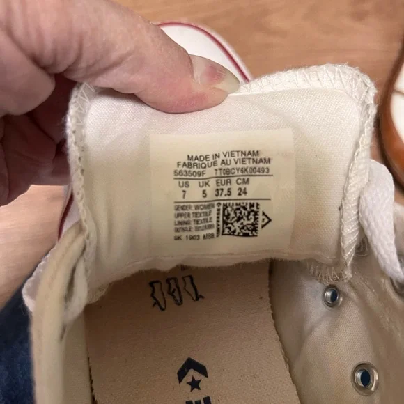White Converse All-Star sneakers, size 7 - Picture 4 of 4